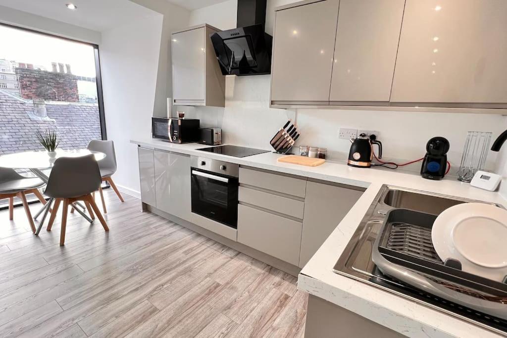 דירות Top Floor Gem In Liverpool City Centre מראה חיצוני תמונה